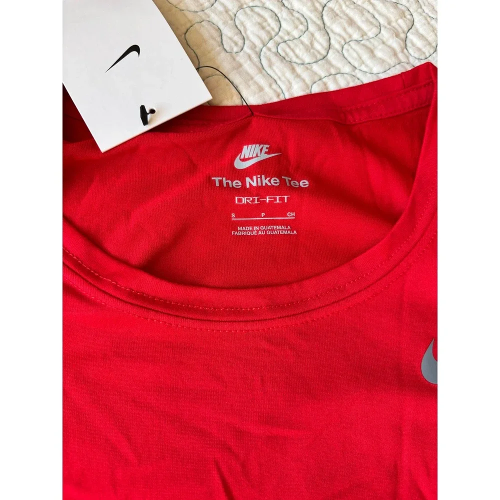 Nike Womens Dri-FIT Training T-Shirt‎ Red Short Sleeve Size Small